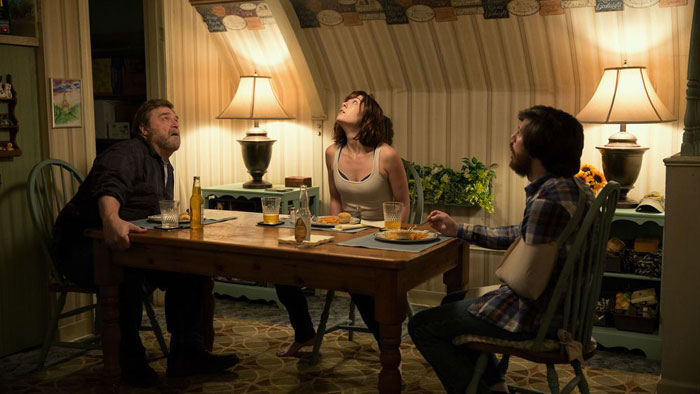 10 Cloverfield Lane Scena przy stole