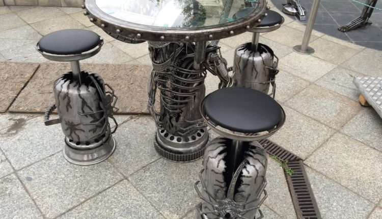 Sebastian Kucharski Scrap - big Alien Table