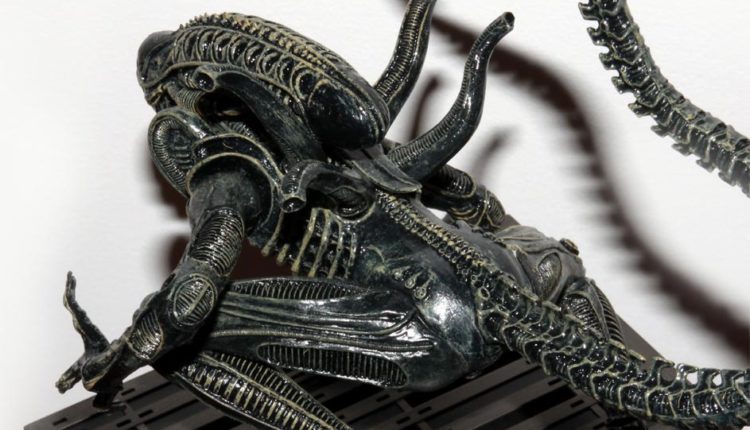 Figurka Obcy Kotobukiya Alien Warrior ArtFX+ back