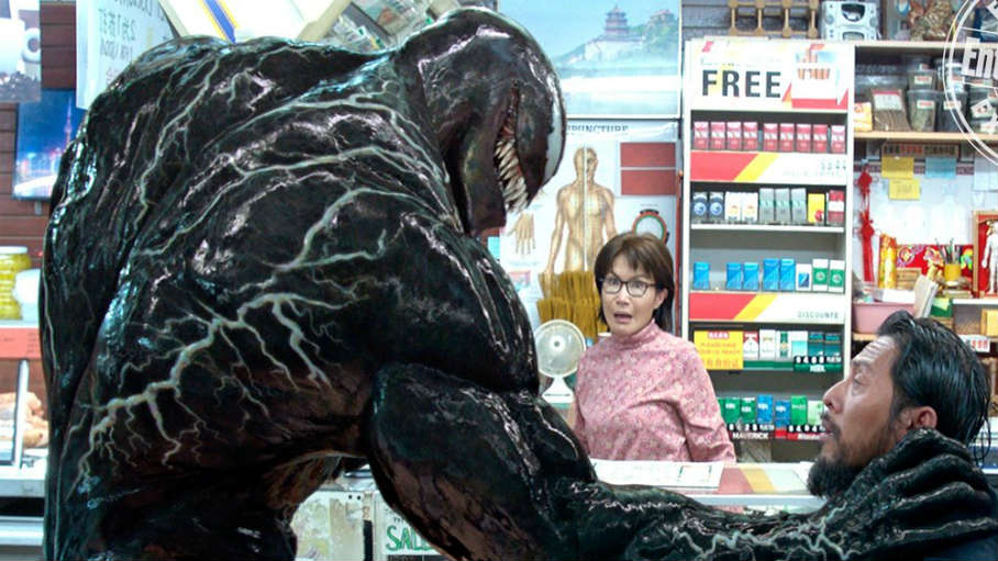 Venom szykuje się do zjedzenia głowy