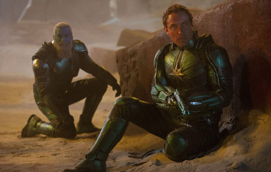 Jude Law jako Yon Rogg w filmie Kapitan Marvel 2019