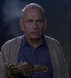 Ian Holm jako Kiri Vinokur w filmie eXistenZ 1999