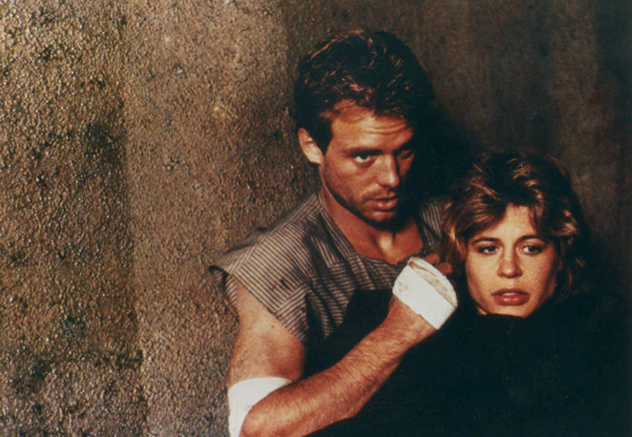 Sarah Connor w objęciach Kyle'a Reese'a 