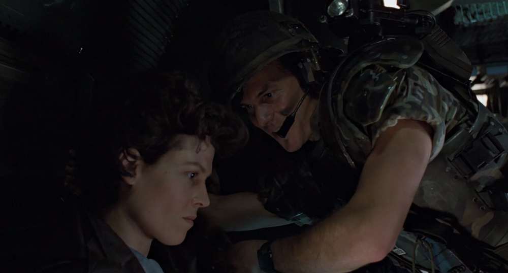 Bill Paxton i Weaver w rozszerzonych scenach filmu "Obcy decydujące starcie" Hudson przechwalający się Ellen Ripley w filmie Aliens - wersja specjalna