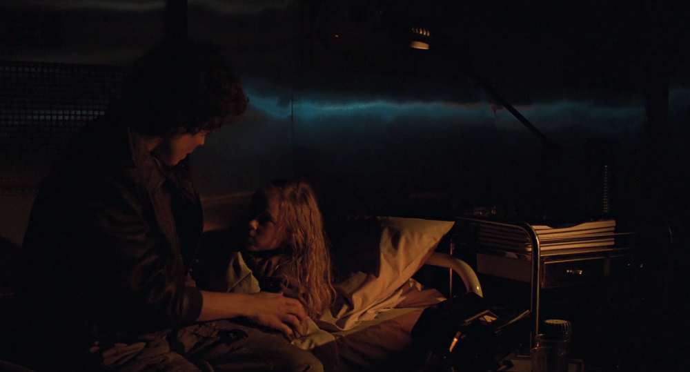 Ripley i Newt przed atakiem twarzołapa w filmie Obcy 2 Dialog Ripley z Newt w bazie na LV-426 - dodatkowe sceny w filmie Aliens