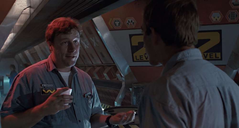 Film Aliens - wersja reżyserka - rozmowy pracowników w Hadley’s Hope Rozmowy w Hadley’s Hope między pracownikami Weylnad-Youtani