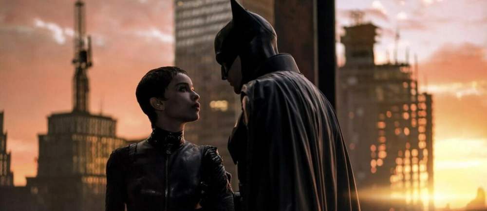 Spojrzenie w oczy na tle Gotham ...