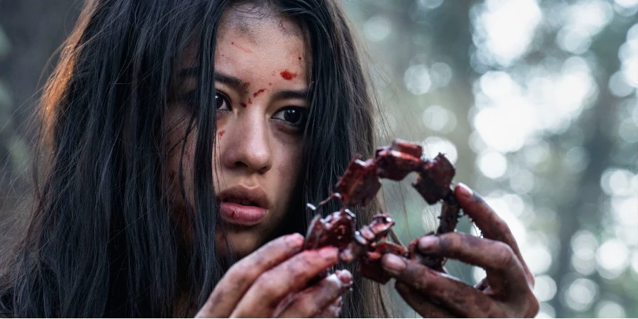 Bohaterka Naru w filmie Predator 5